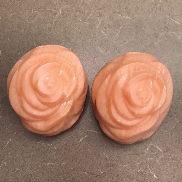 2 Rose shaped soaps 🌹 - Picture 1 of 1